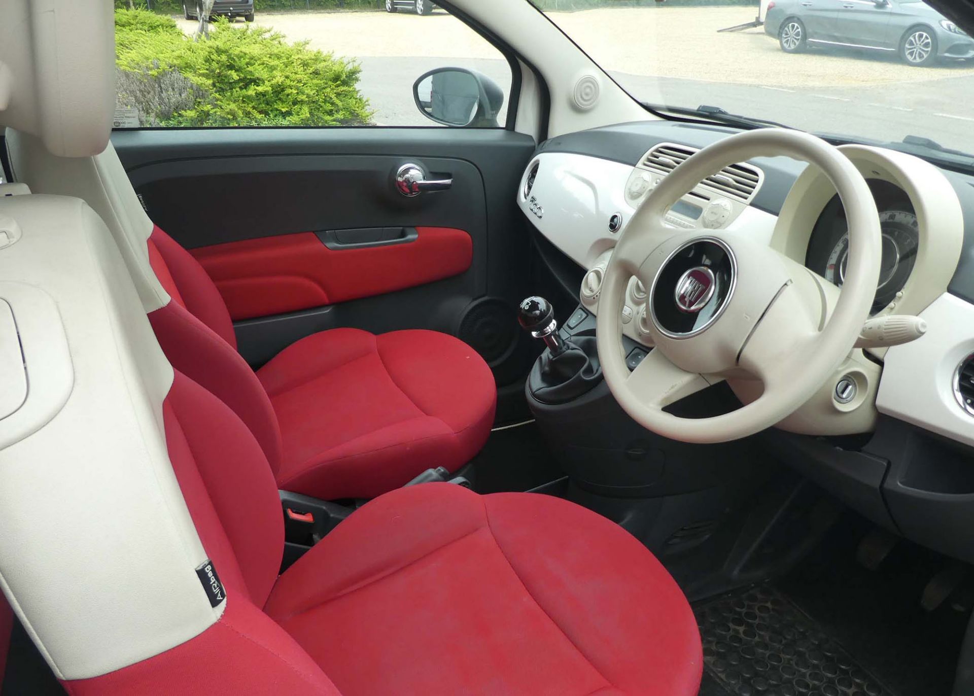 Fiat 500 Pop in white, registration plate KY10 BFJ, first registered 31.07.2010, 3 door hatchback, - Image 3 of 10