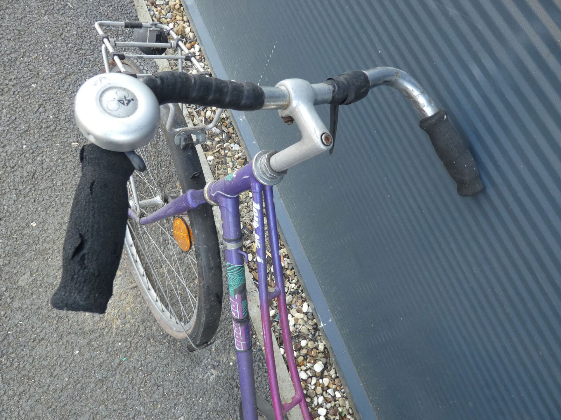 Pink and purple ladies bike - Image 2 of 2