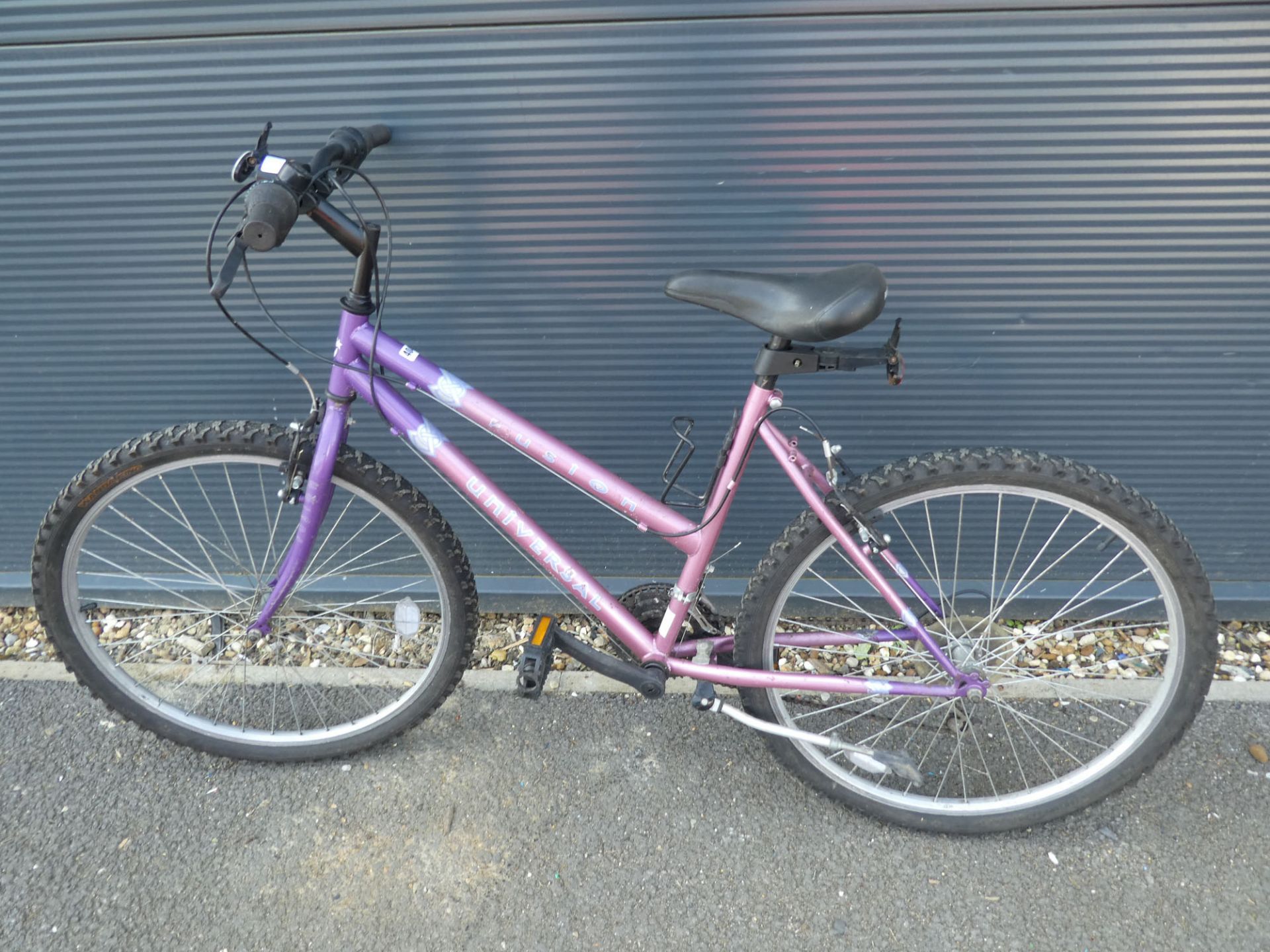 Pink Universal Fusion girls mountain bike