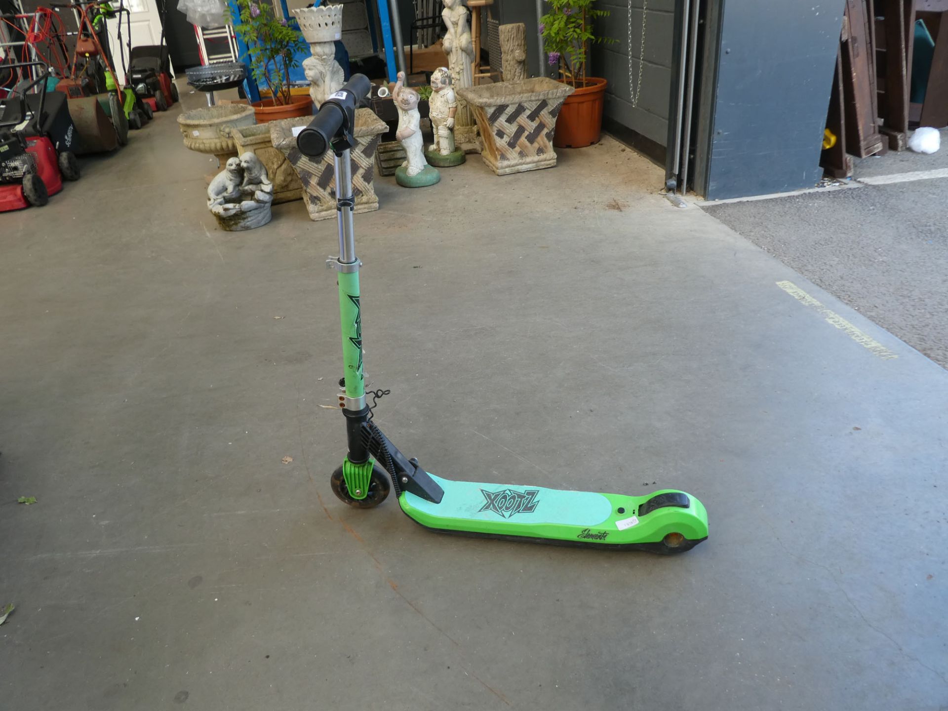 4043 - Zute green scooter