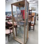 5340 Modern display unti with detached doors