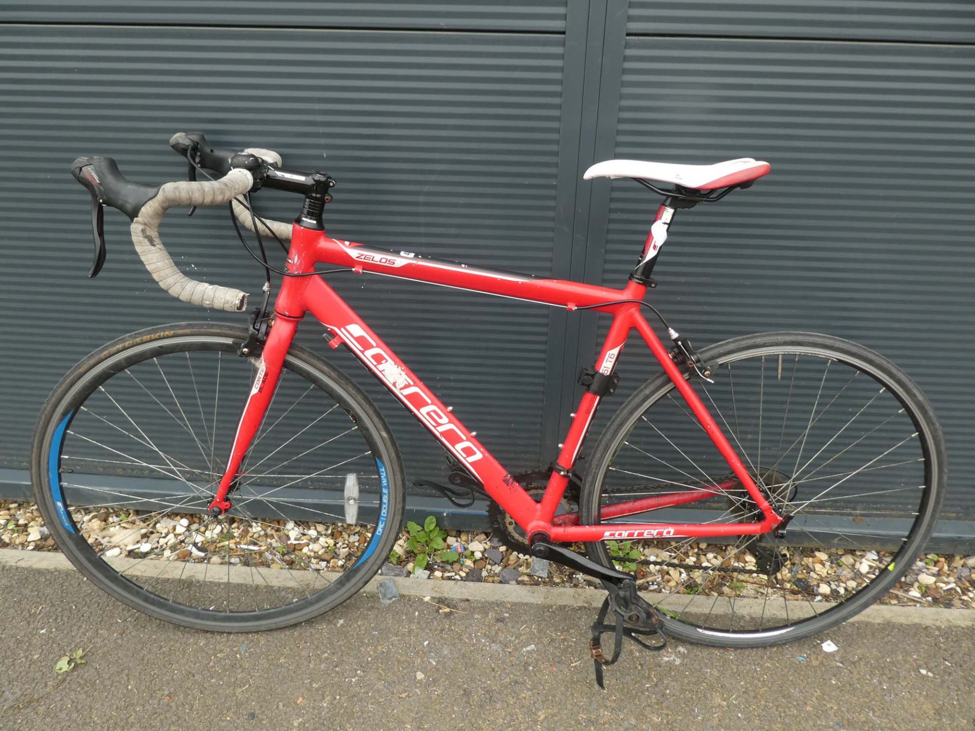 Red Carrera racng bike