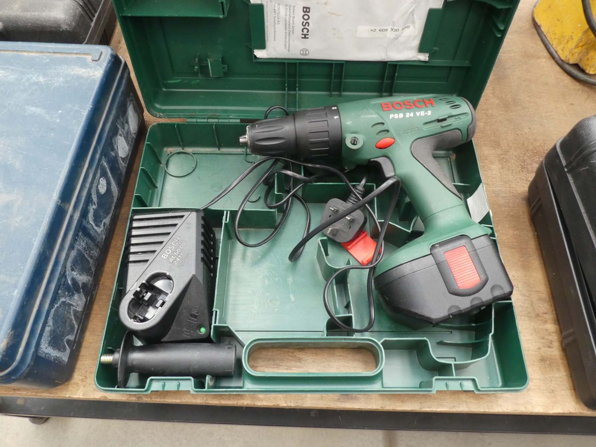 4370 Bosch battery drill with 1 battery and charger