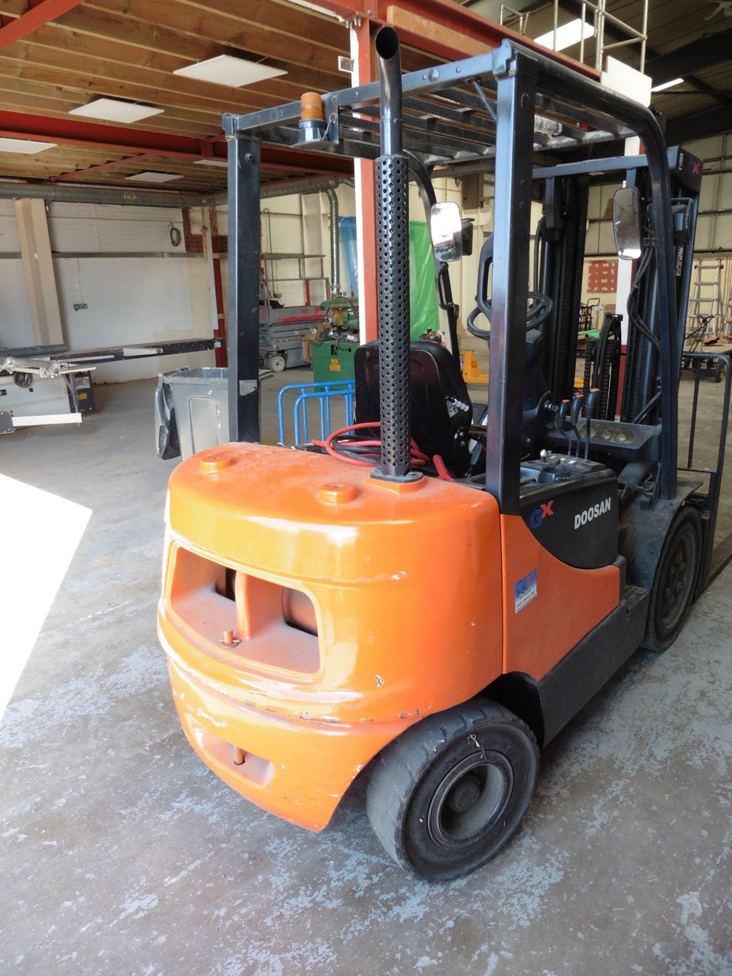 Doosan D25 S Diesel engine 2.5 tonne Forklift truck with triple free lift mast & side shift Year - Image 4 of 7