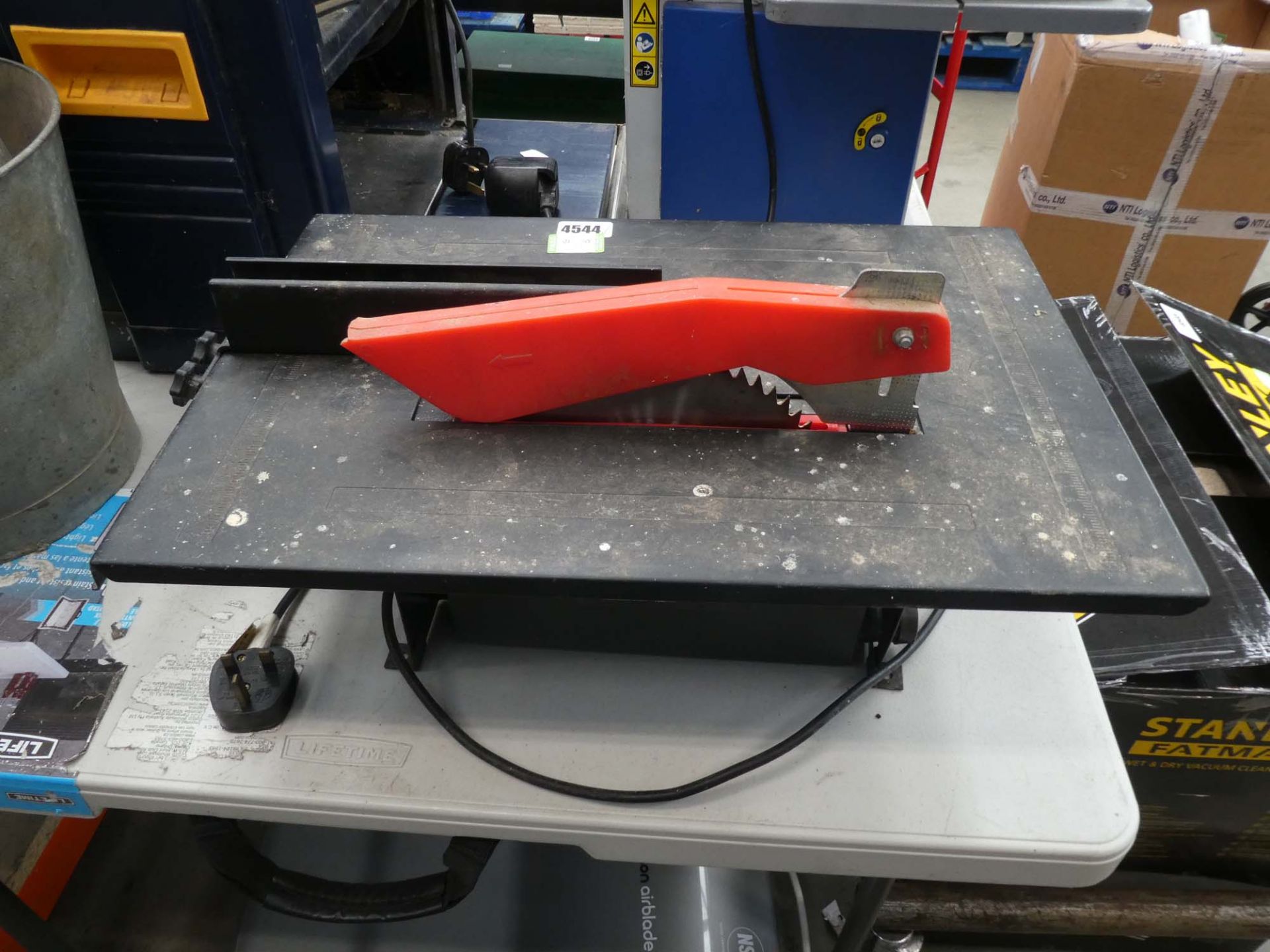 Small table saw