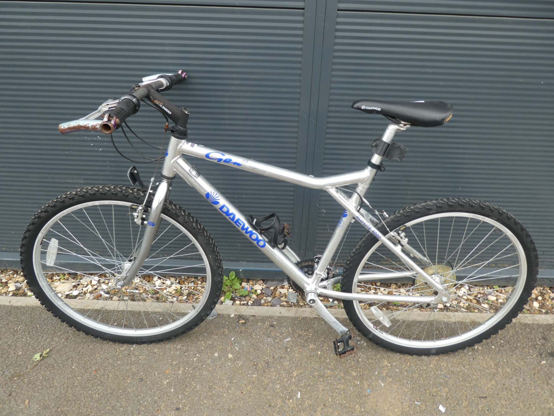 Daewoo silver mountain bike