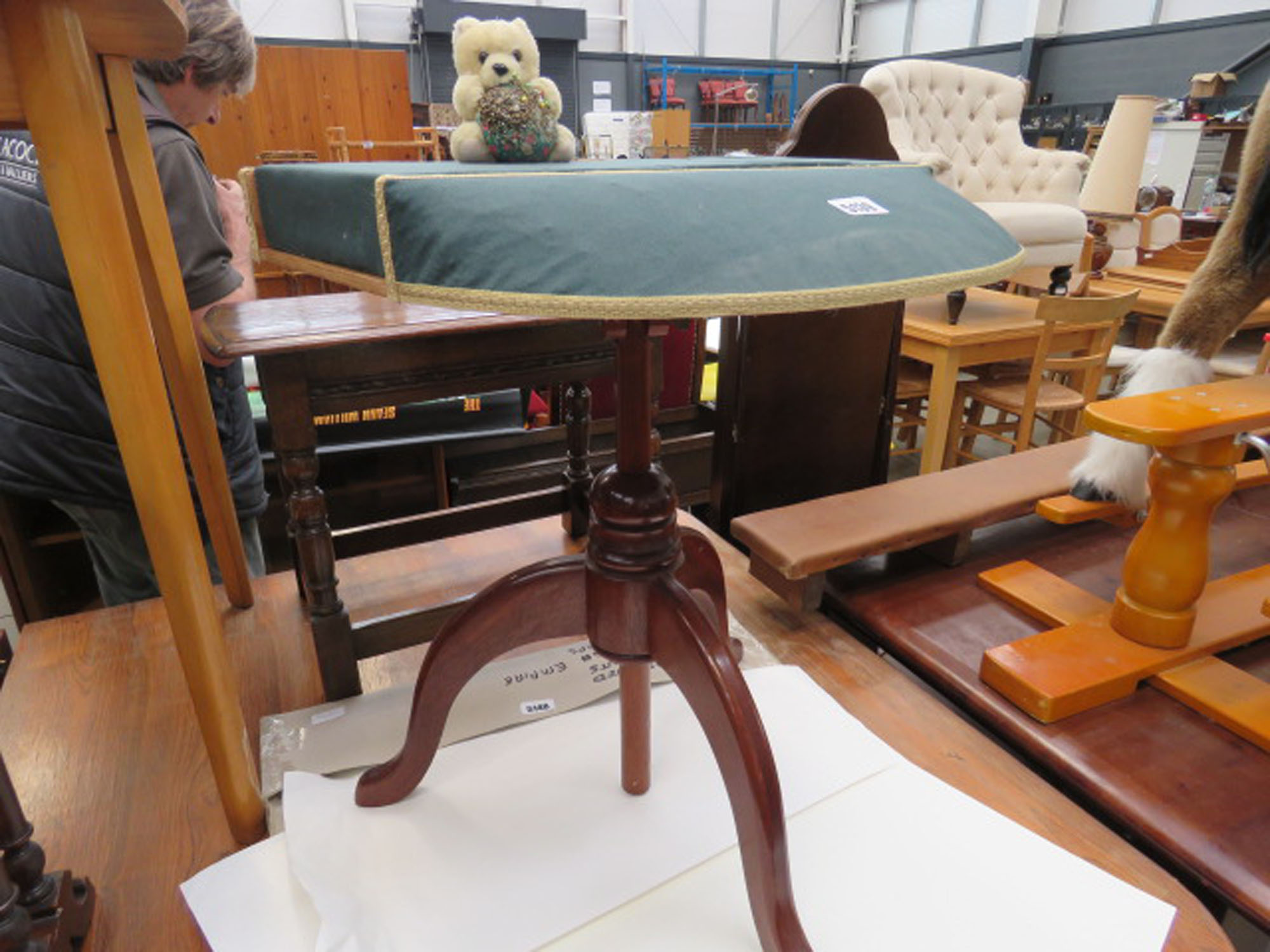 Tripod sewing table