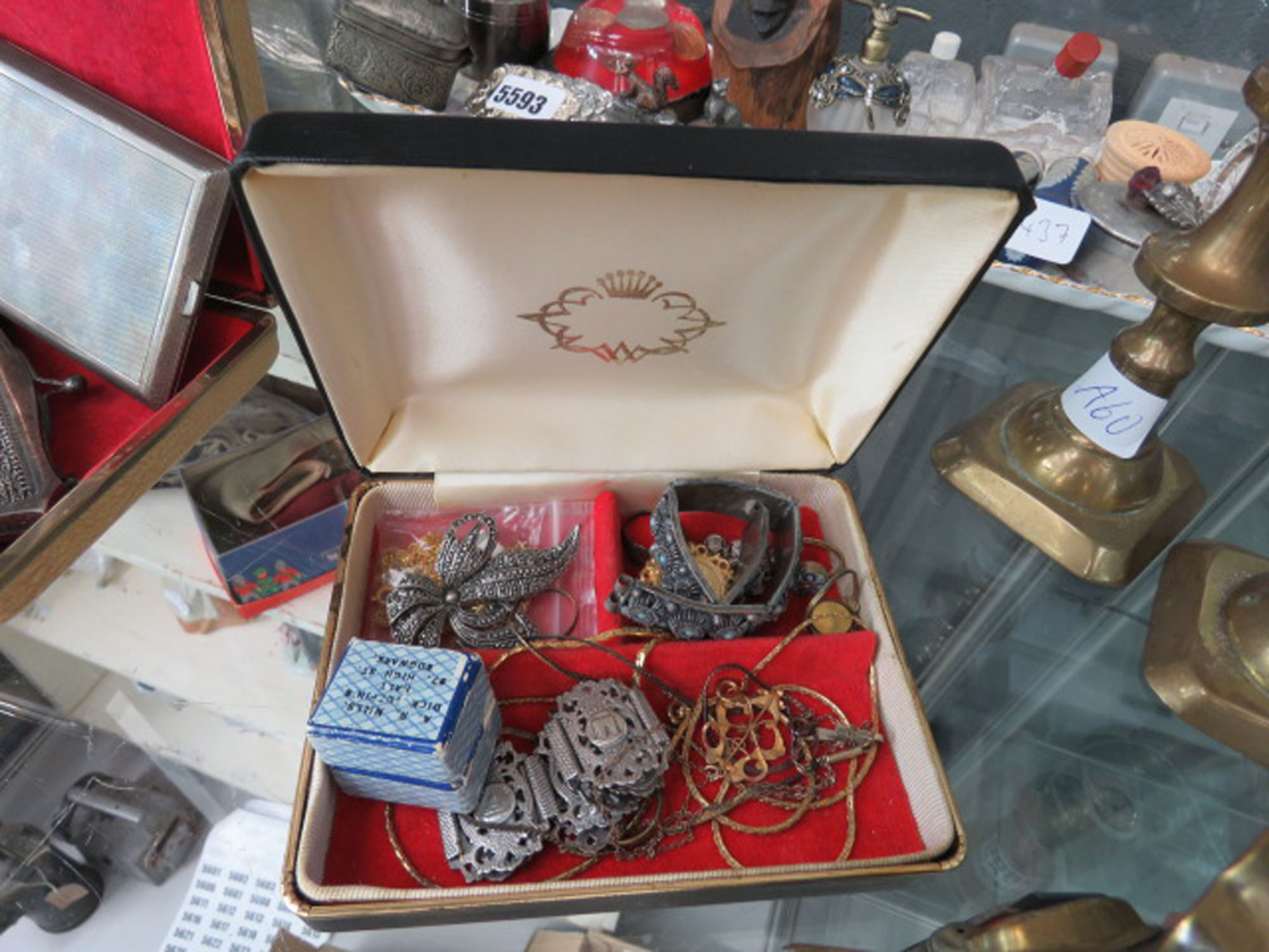 (1) Box containing quantity of jewellery