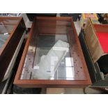 Display cabinet with mirrored back