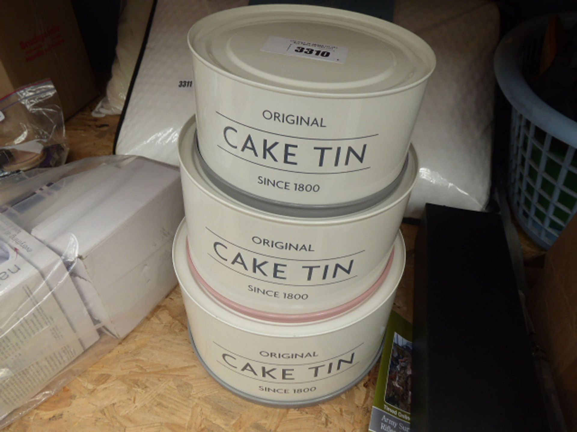 3 mixed size cake tins