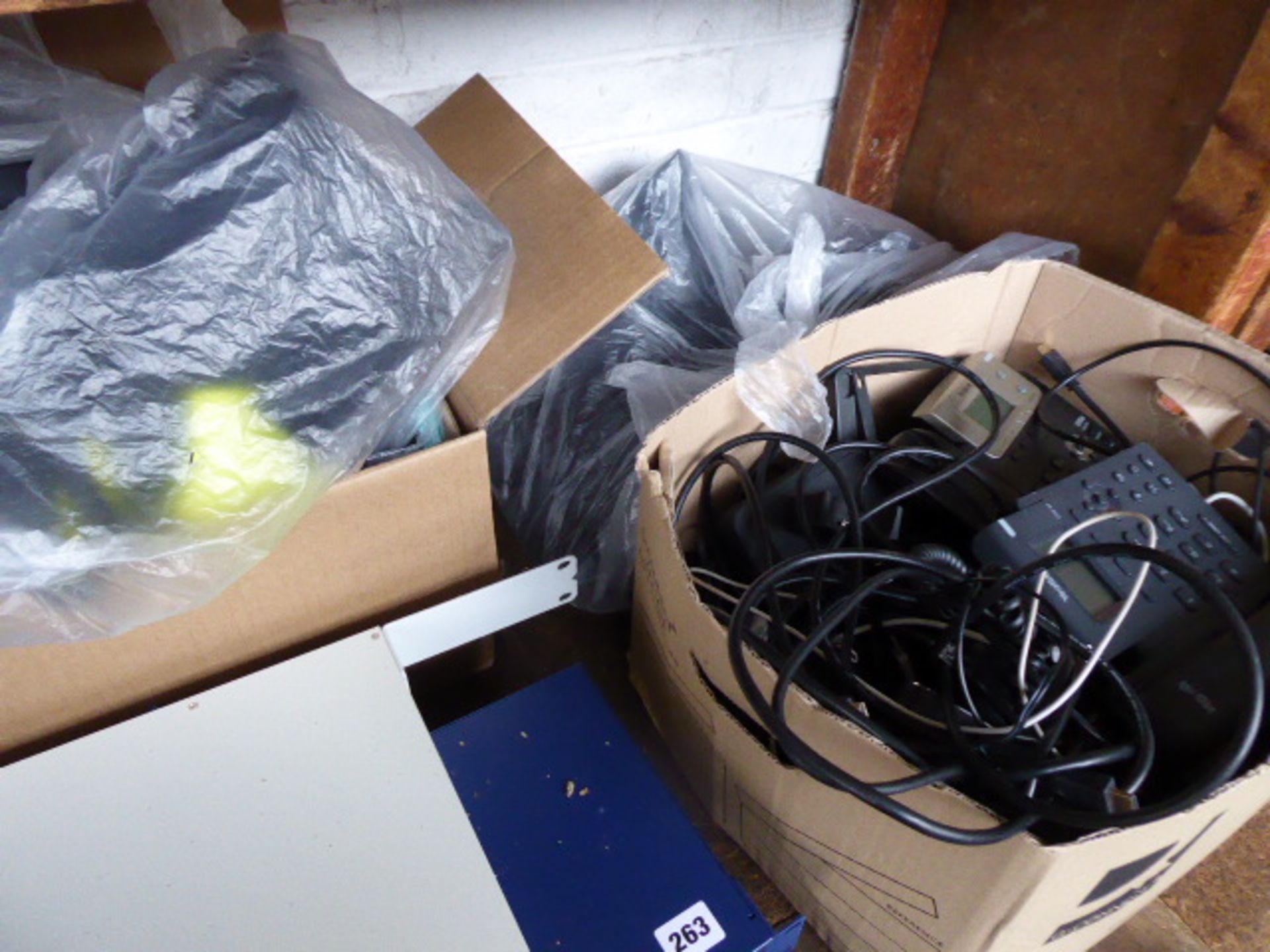 Shelf of Telecoms equipment and IT including 8 Yealink and Polycom desk phones,a UPS 2 Cisco - Image 5 of 5