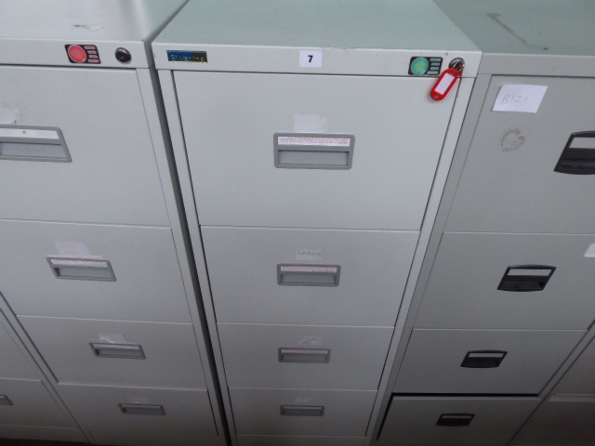 1 Silverline 46cm grey 4 drawer filing cabinets