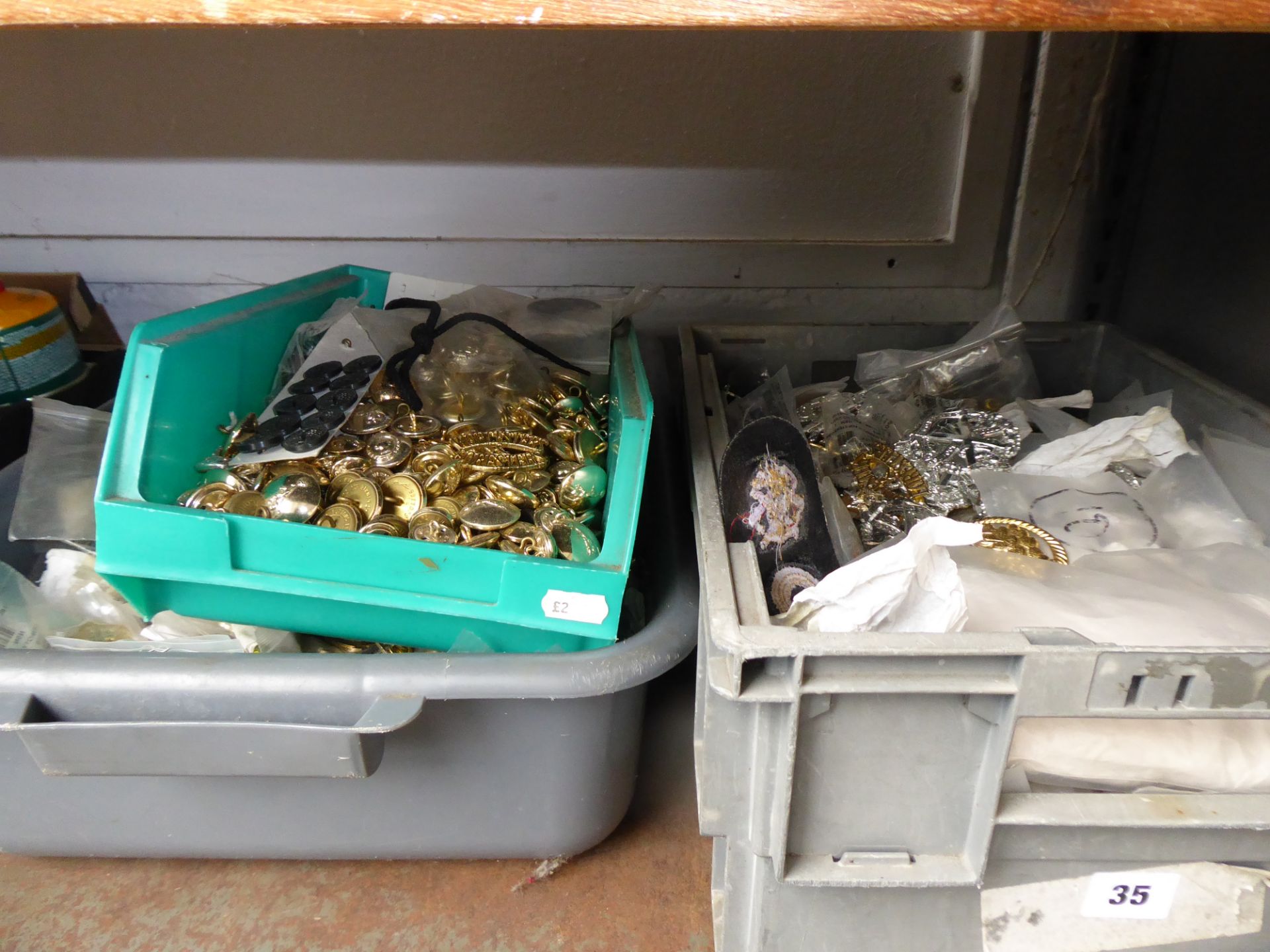 Three trays of reproduction cap badges