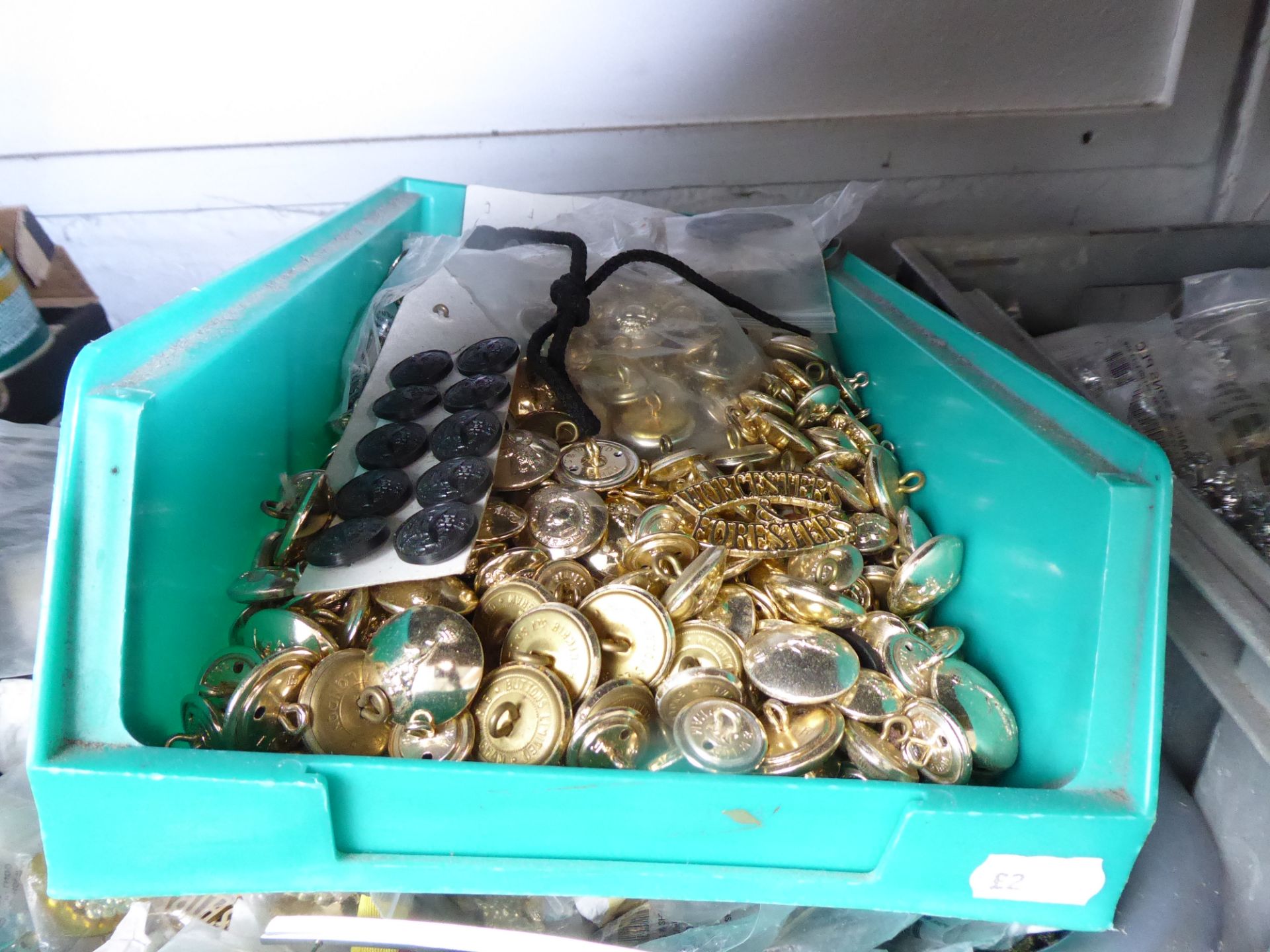 Three trays of reproduction cap badges - Image 3 of 4