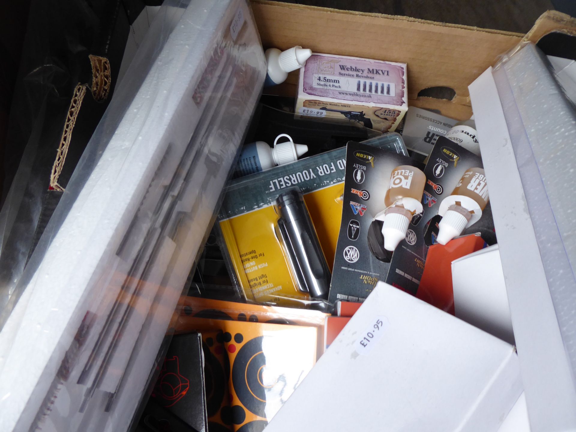 Tray of airgun cleaning kits, lens cleaning tools etc. - Image 2 of 2