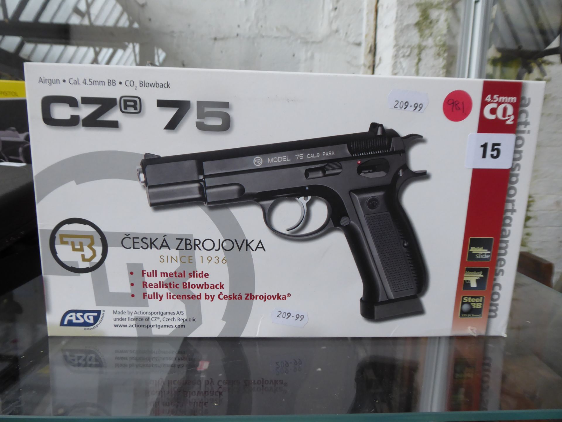 Boxed CZ 75 C02 .177 metal BB air pistol