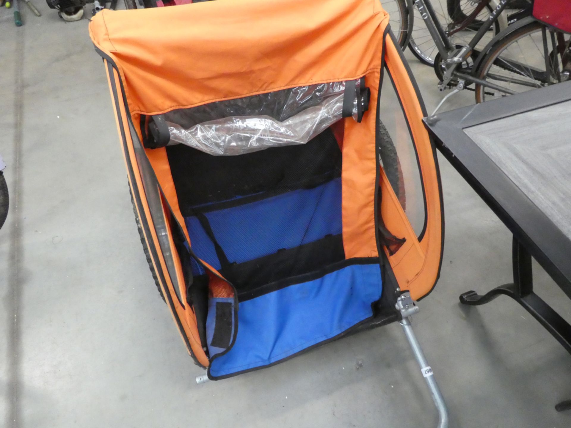 4038 - Towalong bike trailer in orange and blue - Image 2 of 2