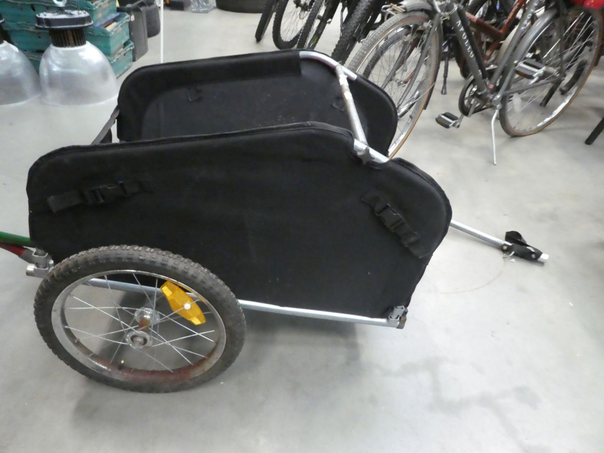 Towalong bike trailer in black and red