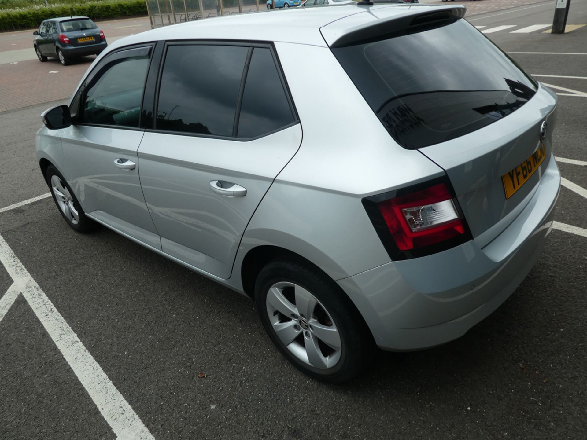 YF66 NCN (2016) Skoda Fabia 1.2 TSi SE petrol in silver MOT: 30/10/2021 - Image 5 of 19