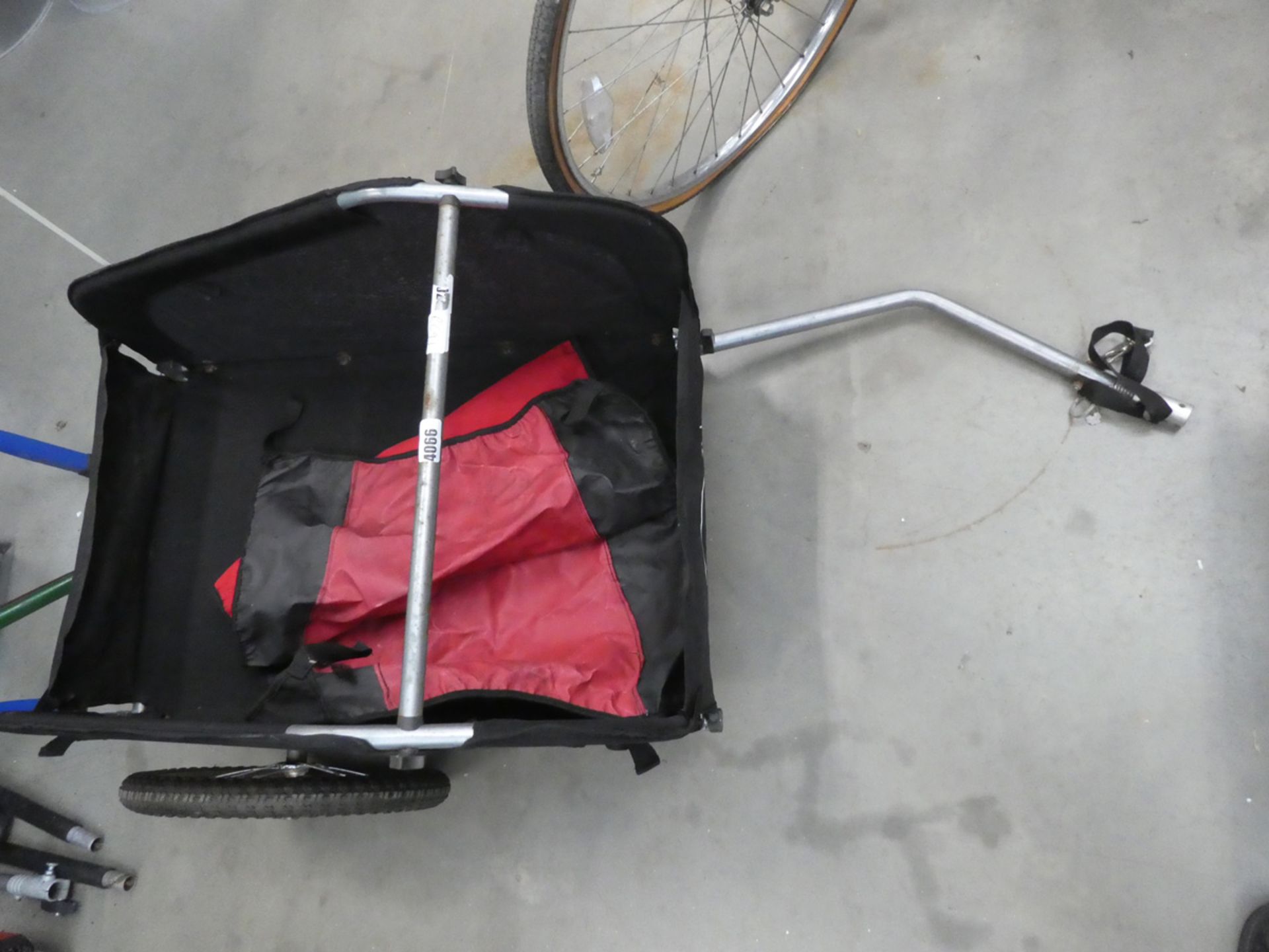 Towalong bike trailer in black and red - Image 2 of 2