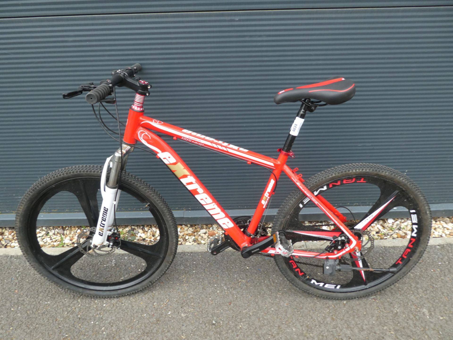 4046 - Extreme mountain bike in red