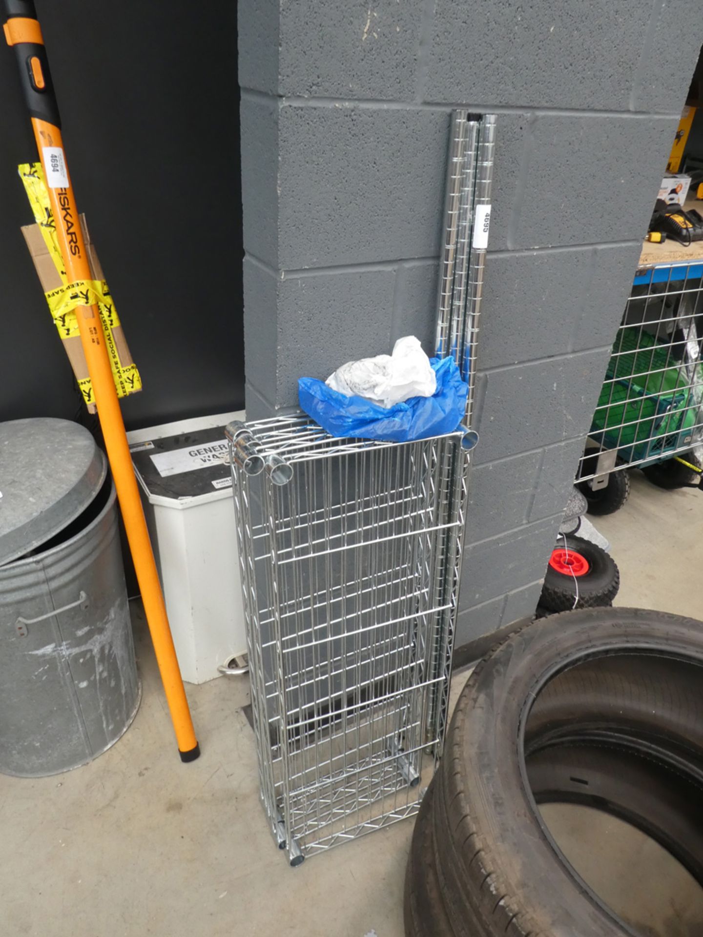 Wire mesh shelving rack