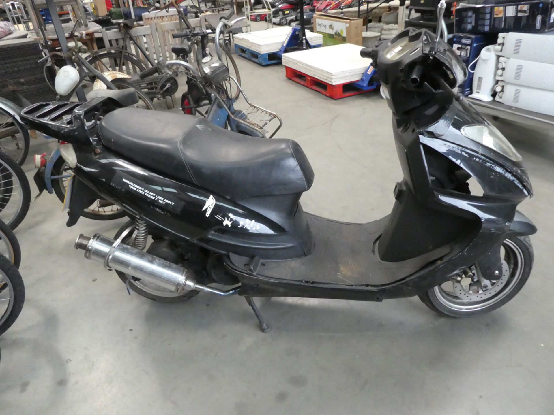 Direct bike 125cc petrol scooter in black MOT: 15/7/2021