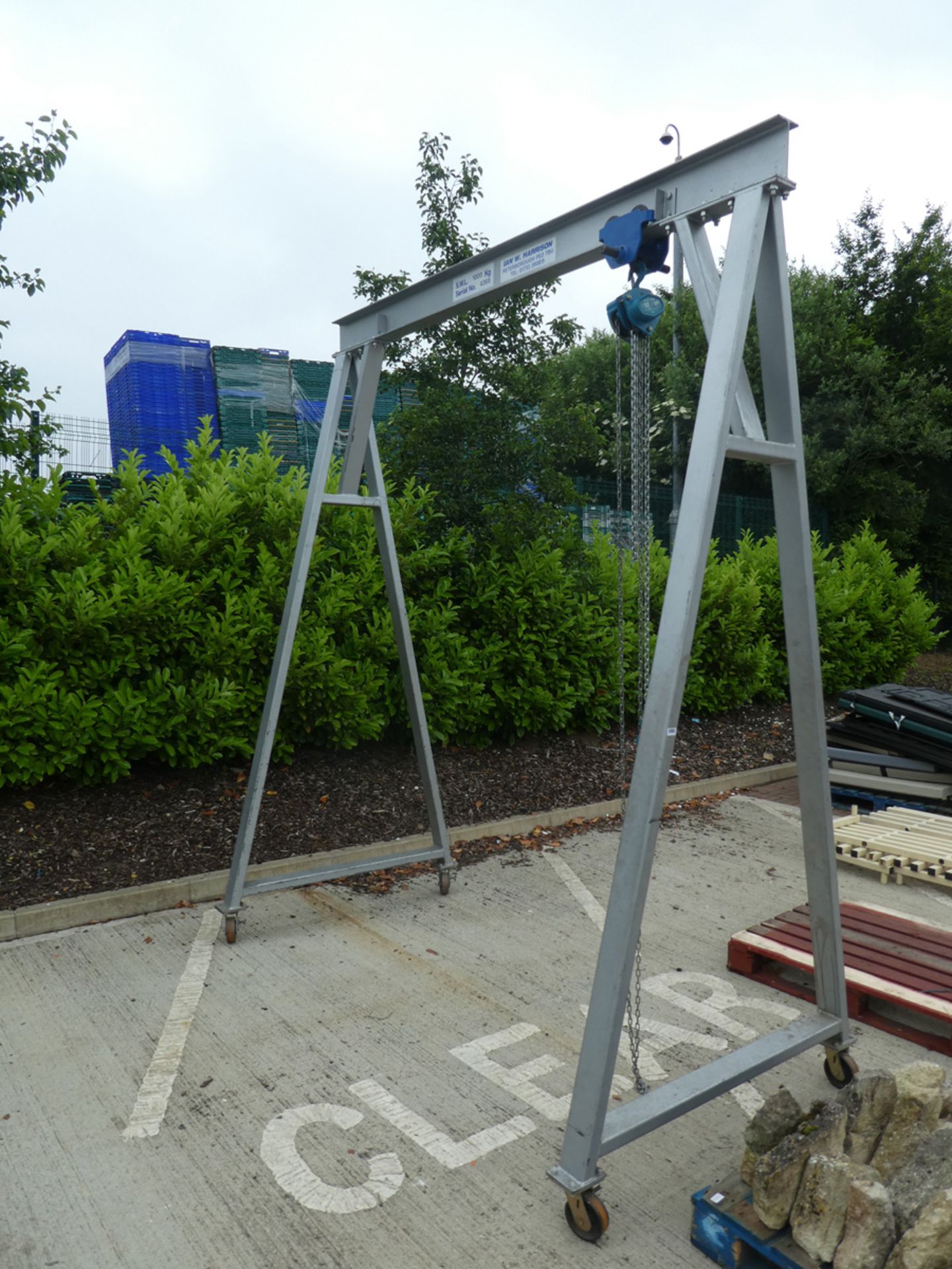 Harrison of Peterborough 1000kg A-frame lift with hoist