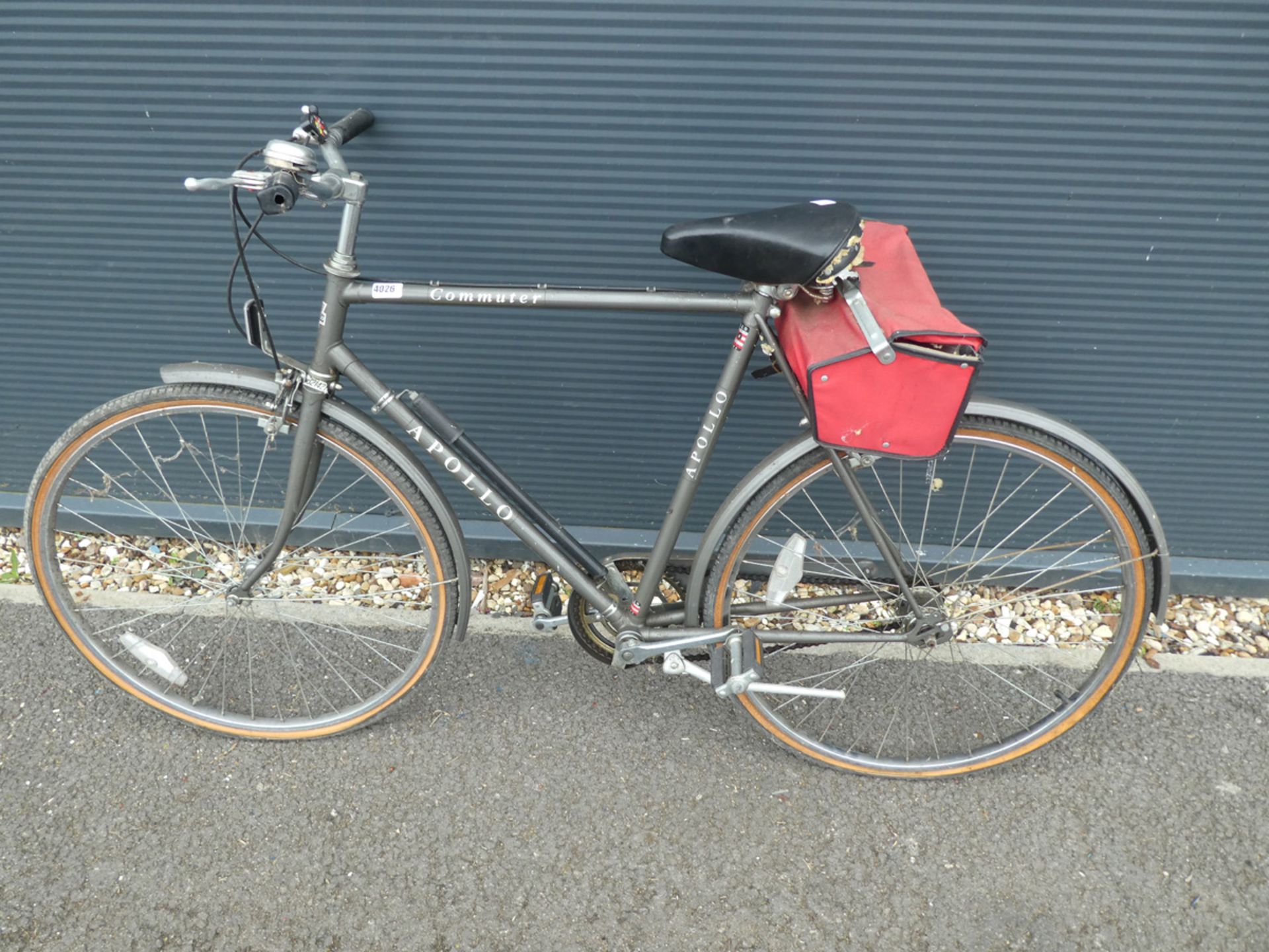 4034 - Commuter Apollo bike in grey