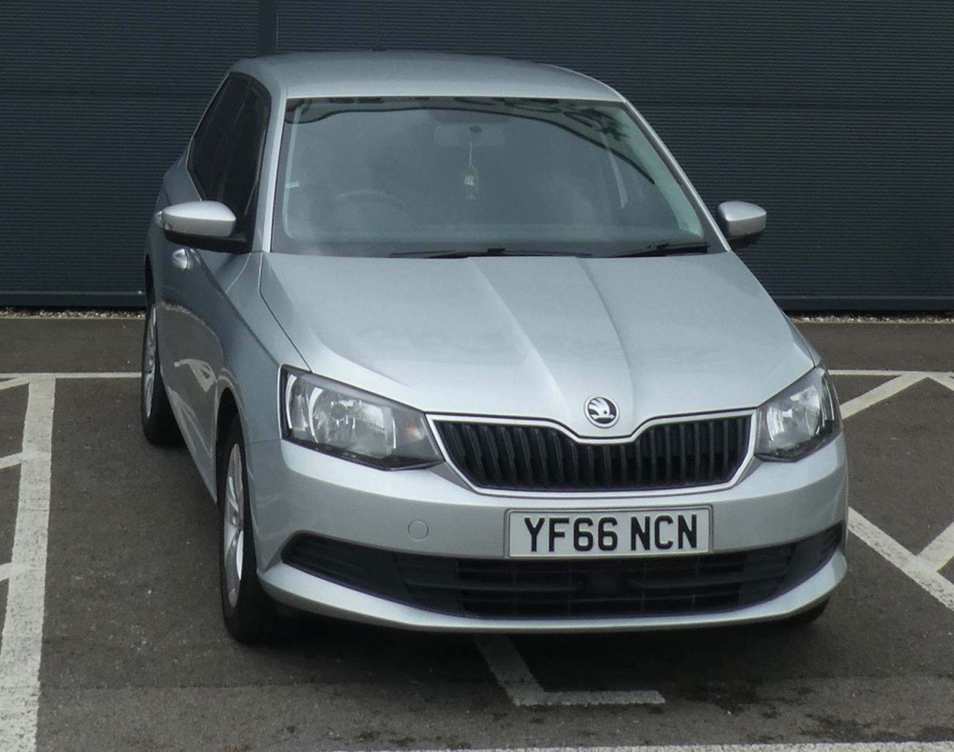 YF66 NCN (2016) Skoda Fabia 1.2 TSi SE petrol in silver MOT: 30/10/2021