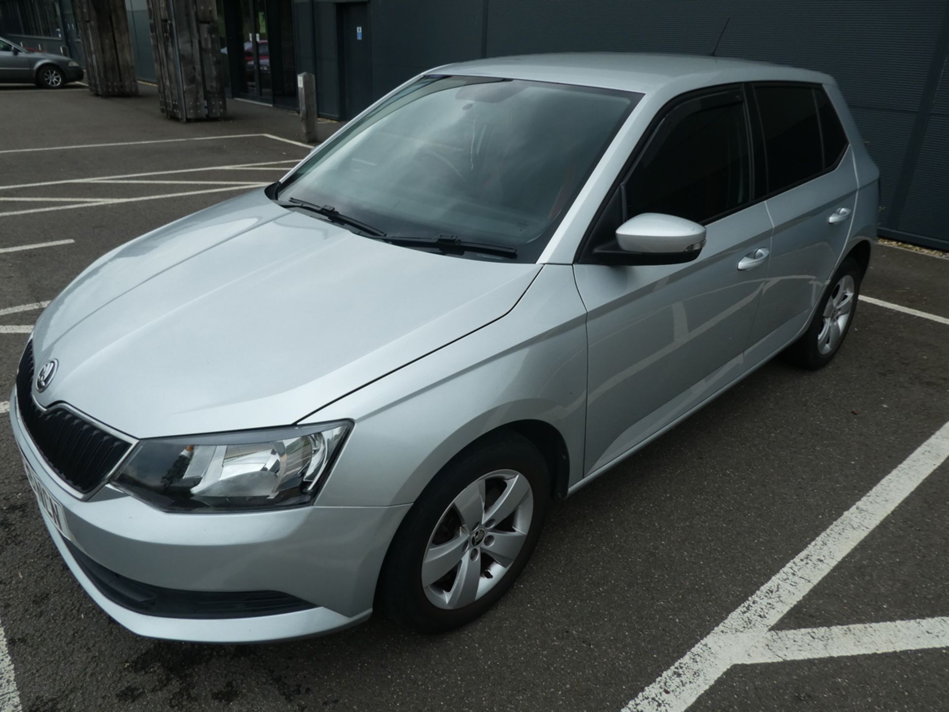 YF66 NCN (2016) Skoda Fabia 1.2 TSi SE petrol in silver MOT: 30/10/2021 - Image 4 of 19