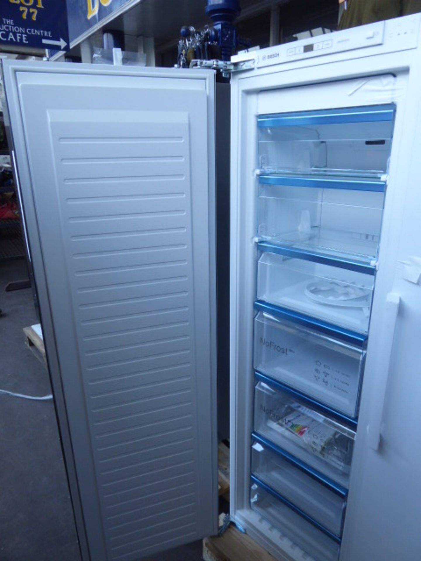 GIN81AEF0GB Bosch Built-in upright freezer - Image 3 of 3