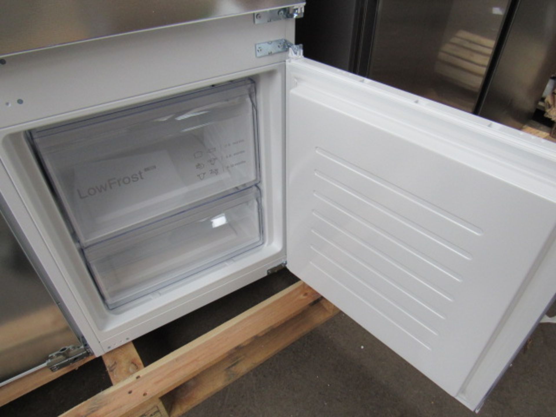 KI5871SF0GB Neff Built-in fridge-freezer combination - Image 3 of 3