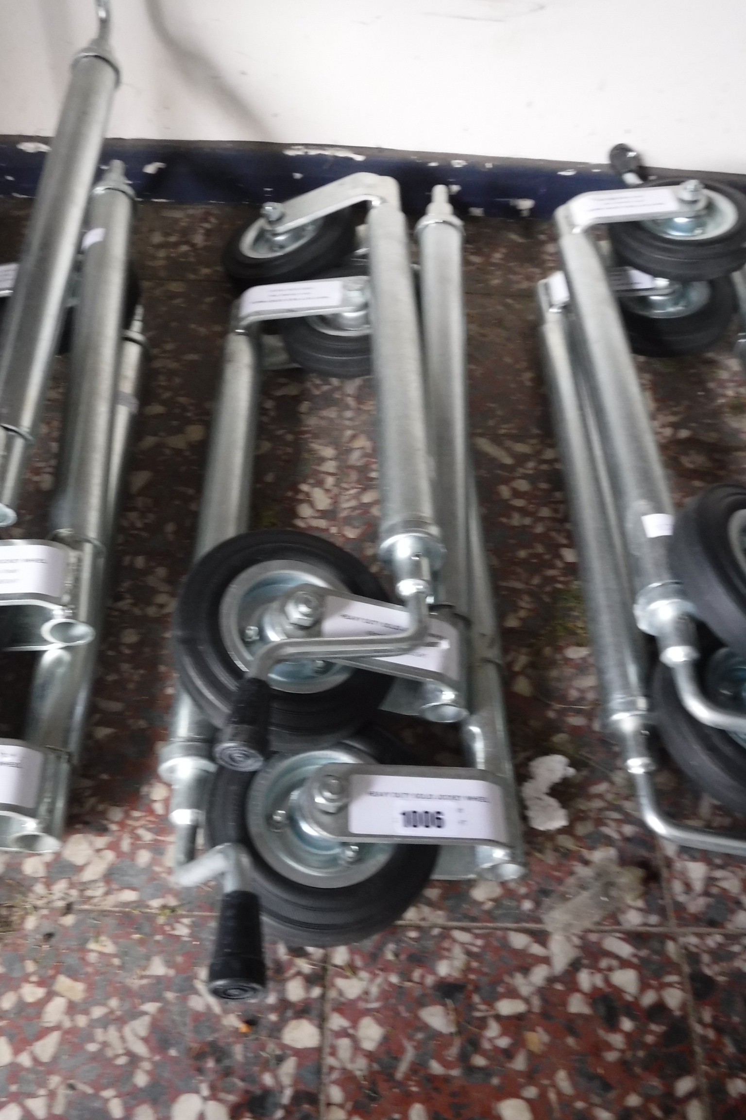 4 heavy duty solid jockey wheels (43mm diameter shaft, 250kg nose weight)