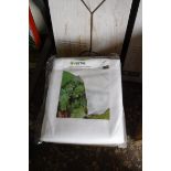 1049 Box containing 6 Verve plant protection fleeces (h.1.5m x w.7m)