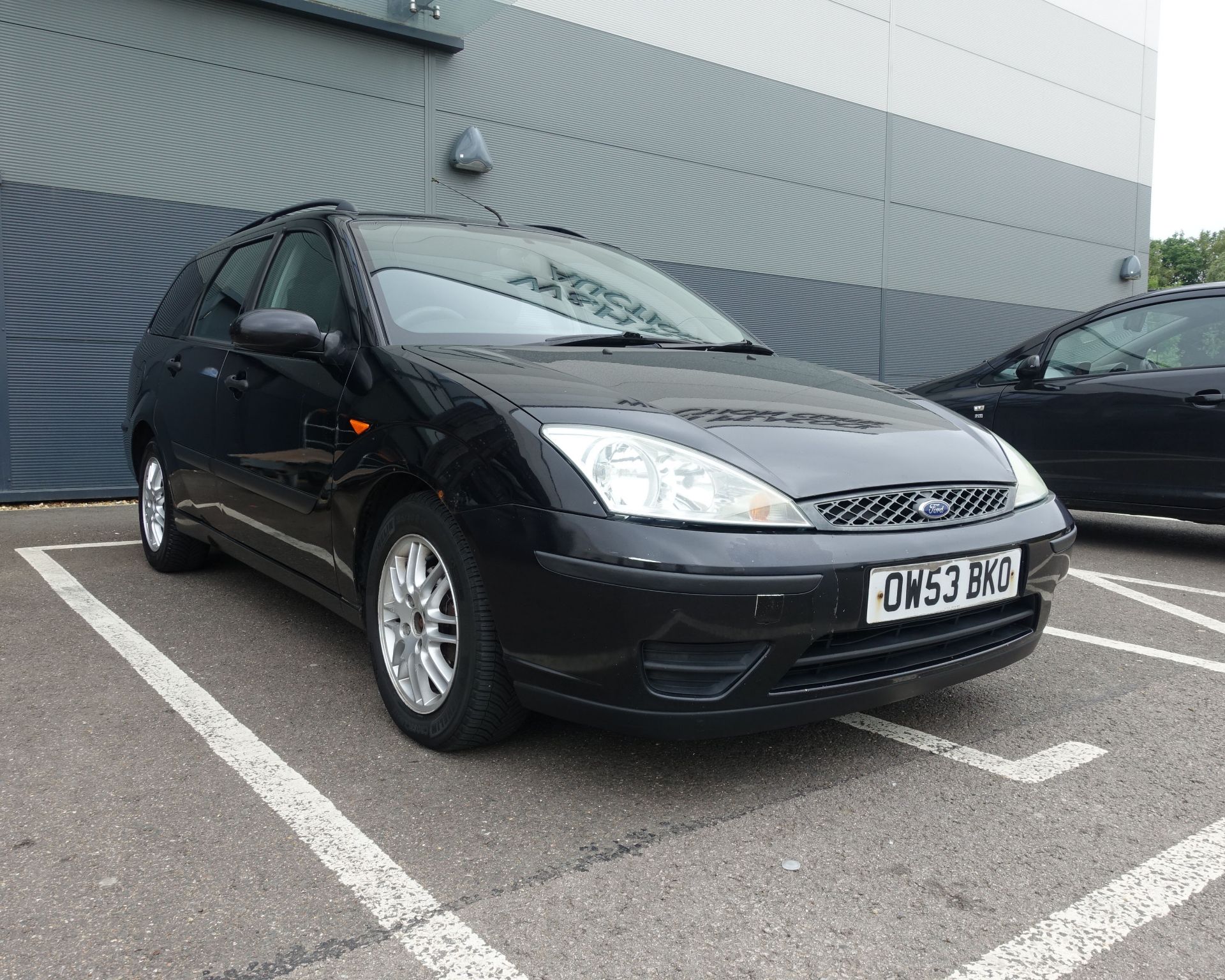 OW53 BKO 2003 Ford Focus 1.8 TD-Di, 5 door estate in black, 1753cc diesel, 2 keys, service print - Image 2 of 10