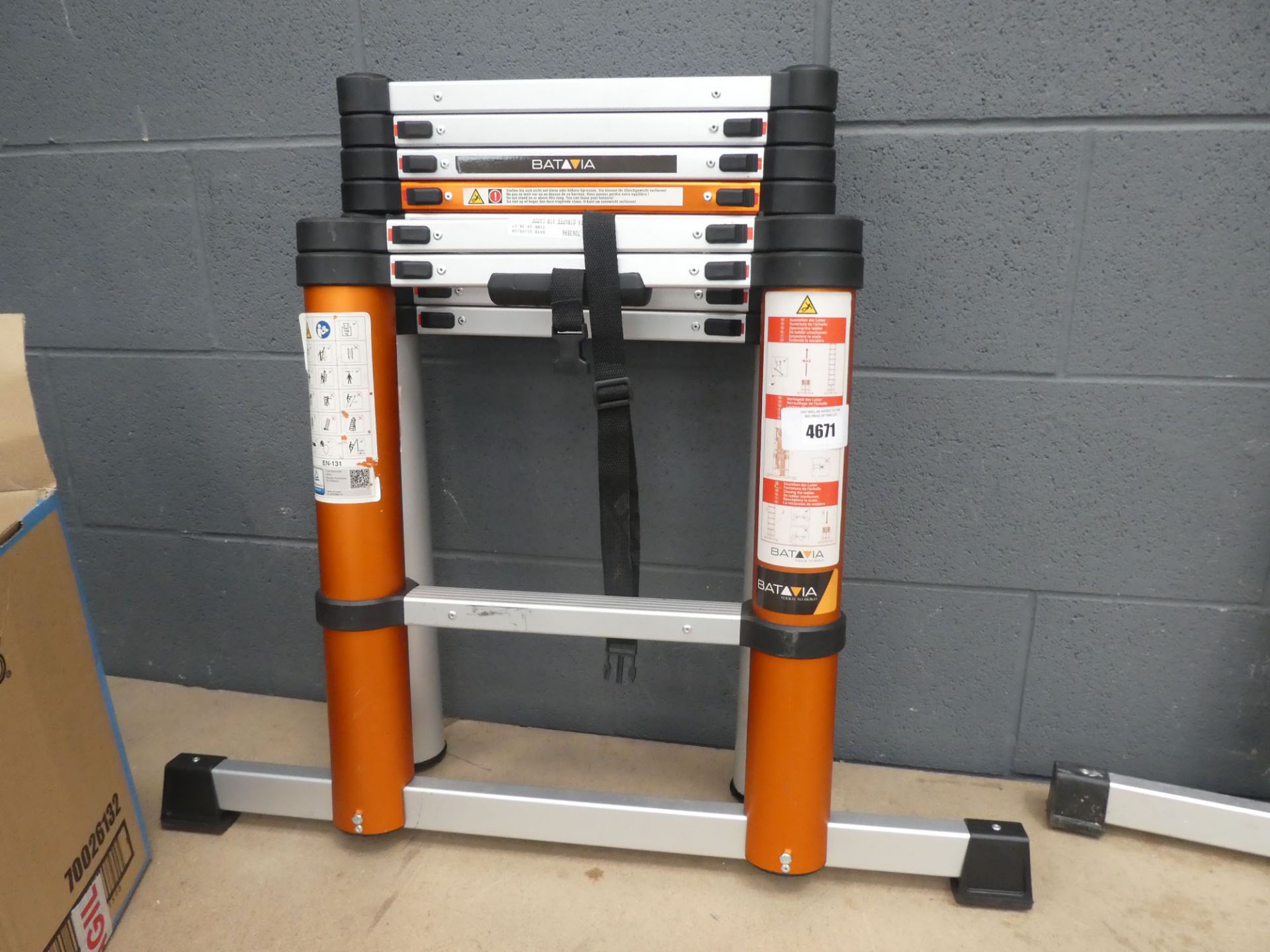 Batavia unboxed telescopic ladder (in 2 parts)