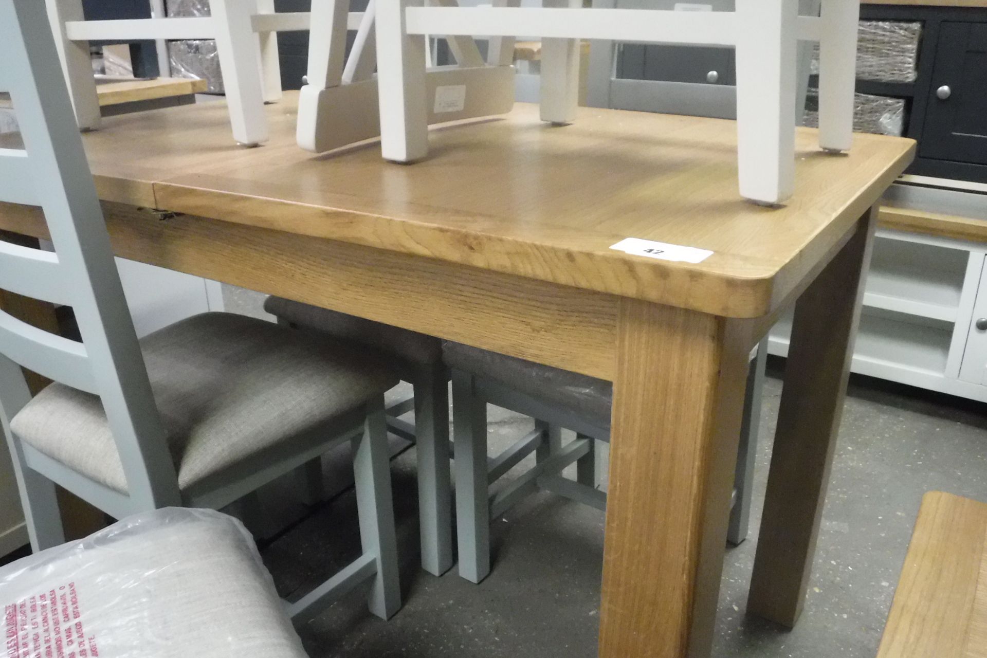 Oak extending dining table with extra leaf, 120cm long (B) - Image 2 of 2