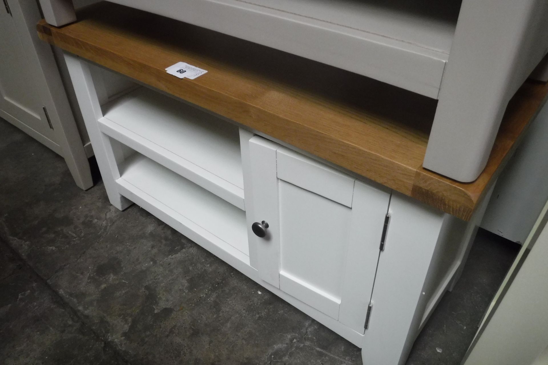 White painted oak top small TV unit with 2 shelves and single door cupboard, 90cm wide (B,9)