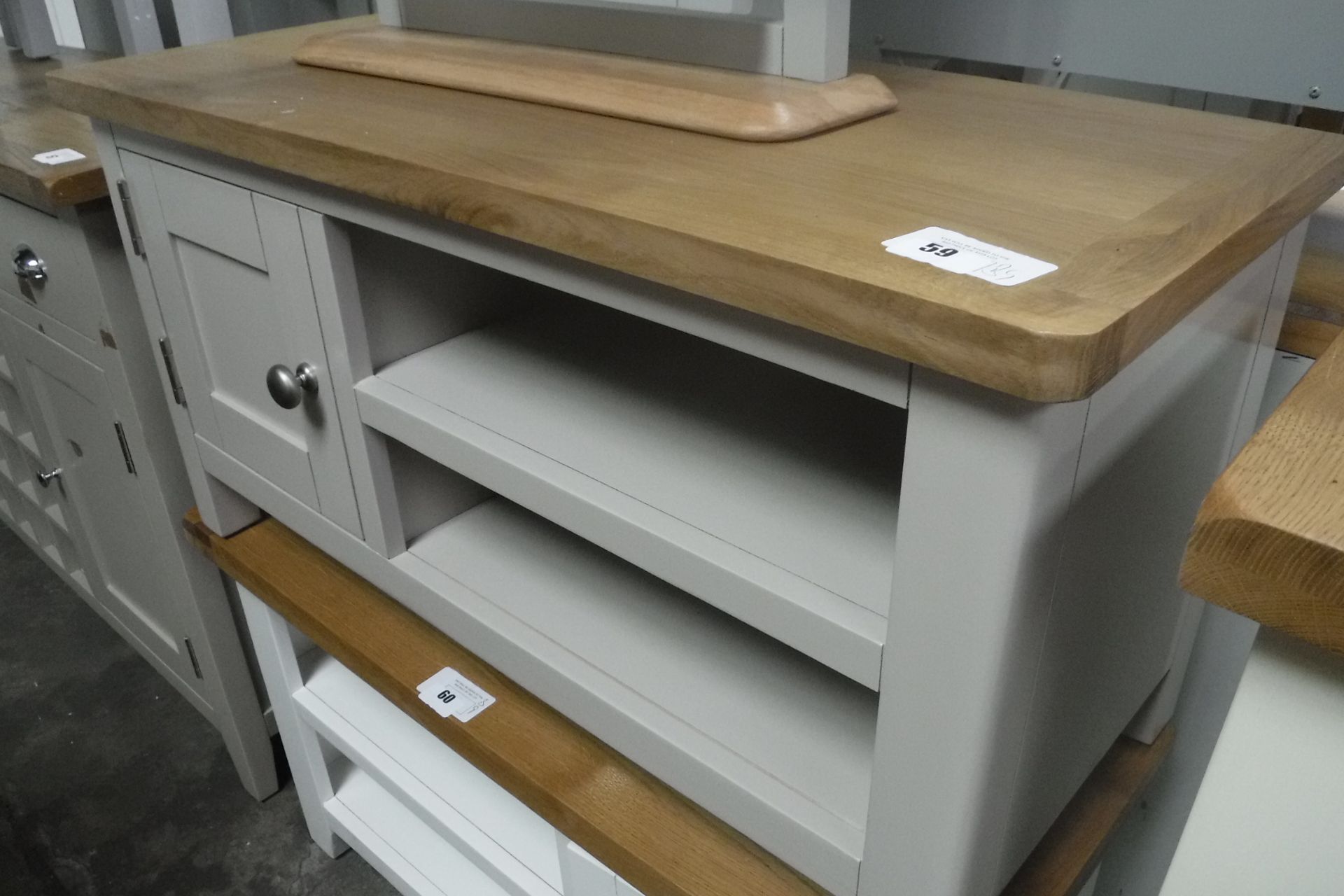 Grey painted oak top small TV unit with 2 shelves and single door cupboard, 90cm wide (B,9) - Image 2 of 2