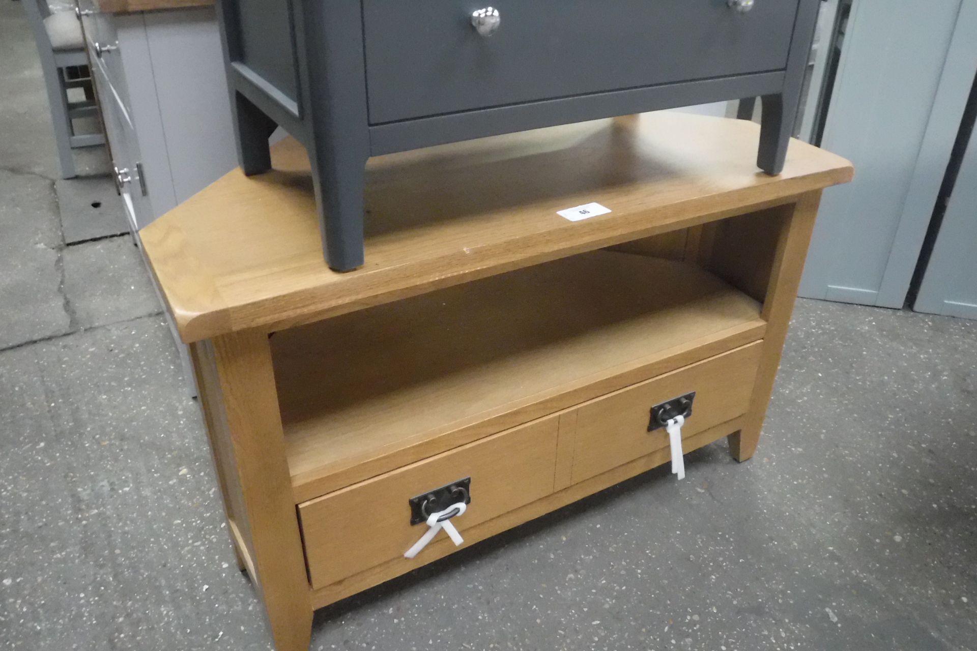 Oak corner TV unit with shelf and single drawer under, 100cm wide