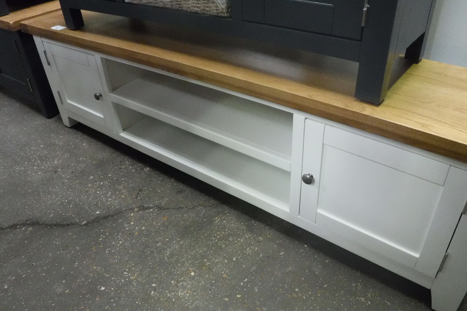 White painted oak top large TV unit with 2 shelves and 2 cupboards, 180cm wide (A,54)