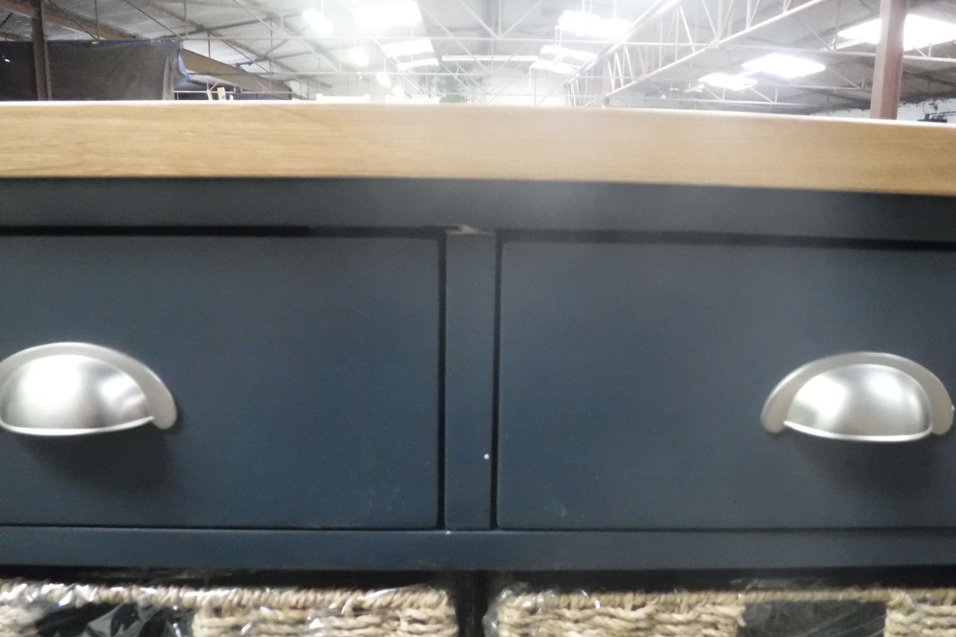 Blue painted oak top 2 drawer unit with 4 seagrass baskets, 80cm wide (A) - Image 3 of 3