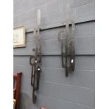 2 metal wall hangings