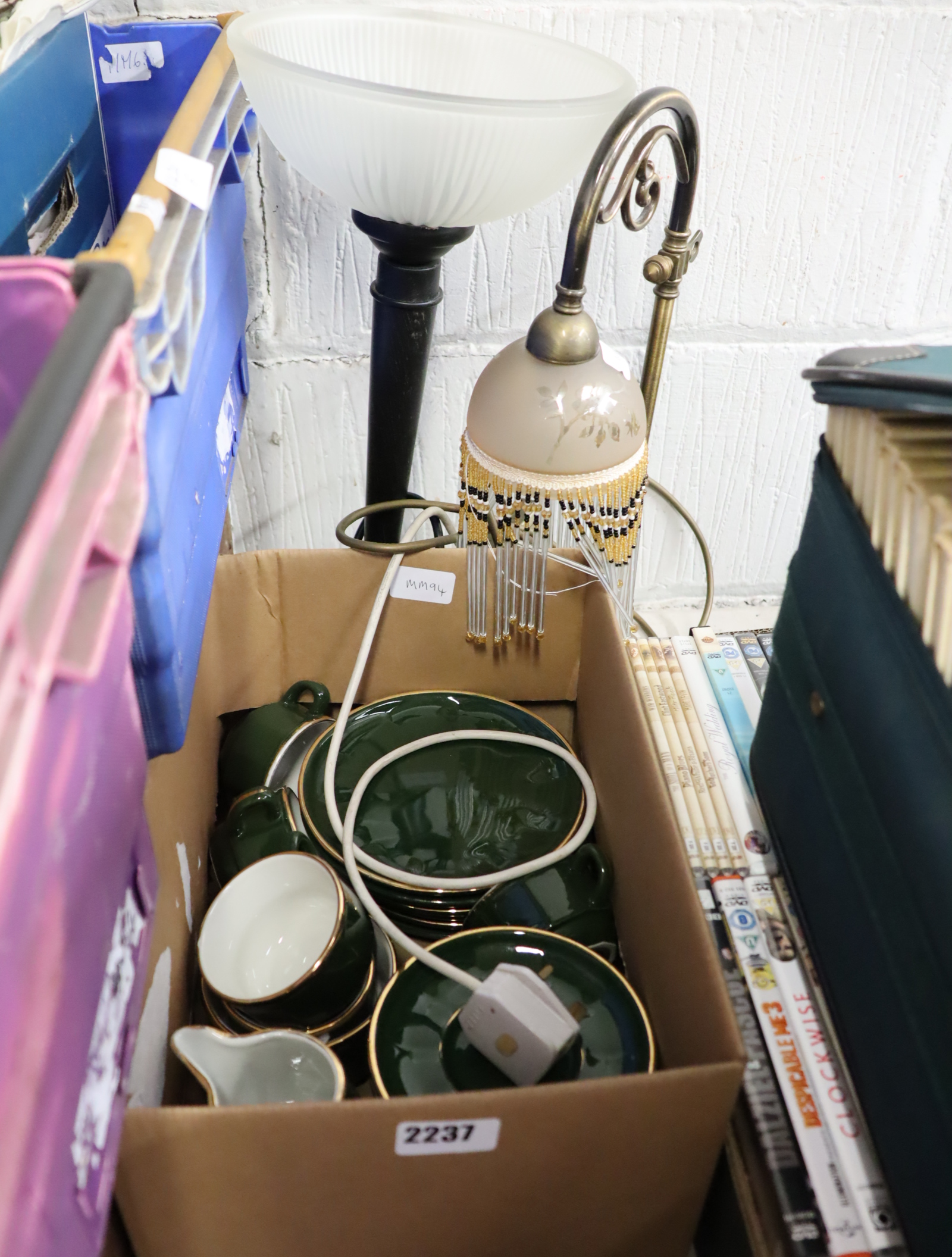 Crate of green and gilt Apilco porcelain and 2 lamps