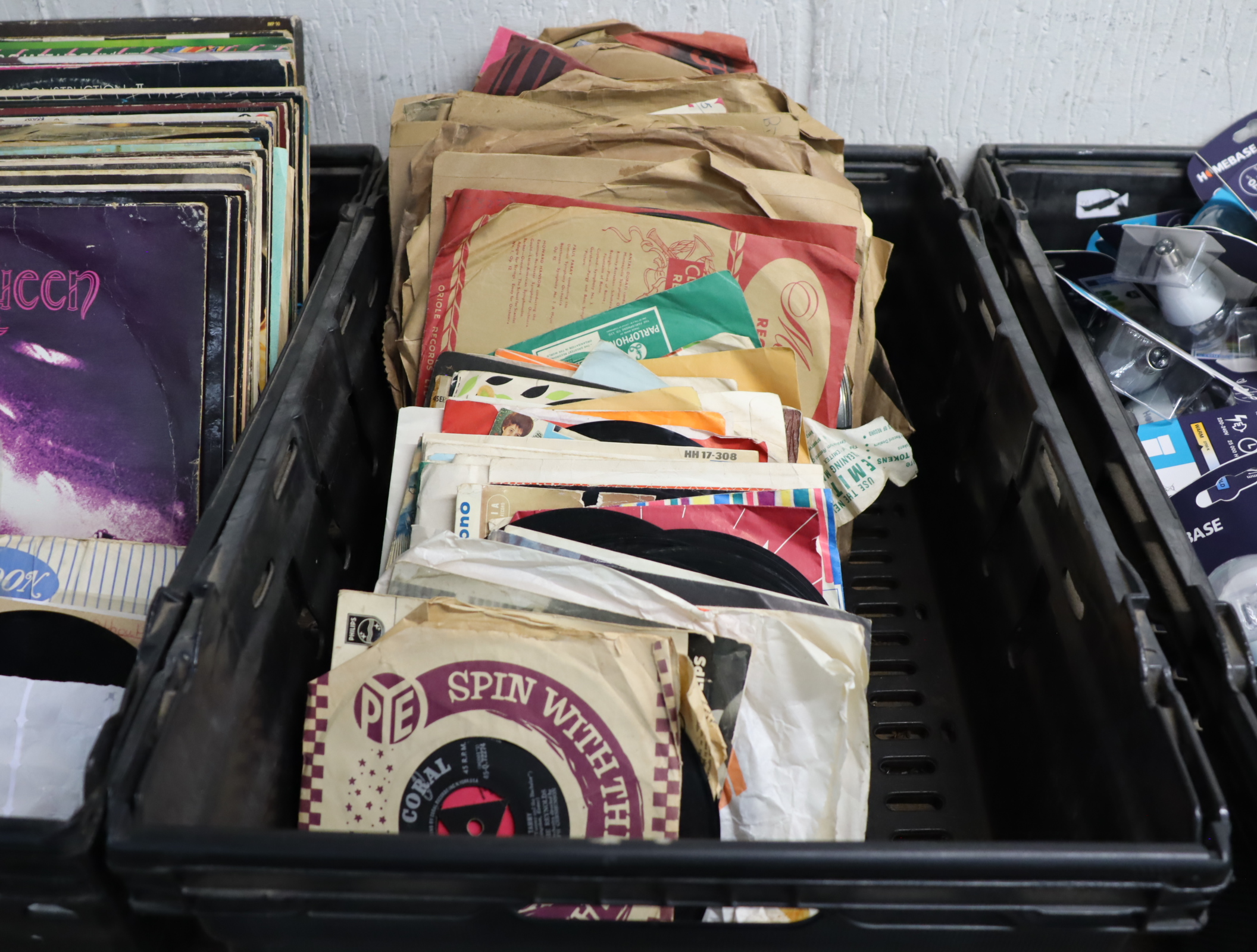 (2167) Crate of gramophone records and singles