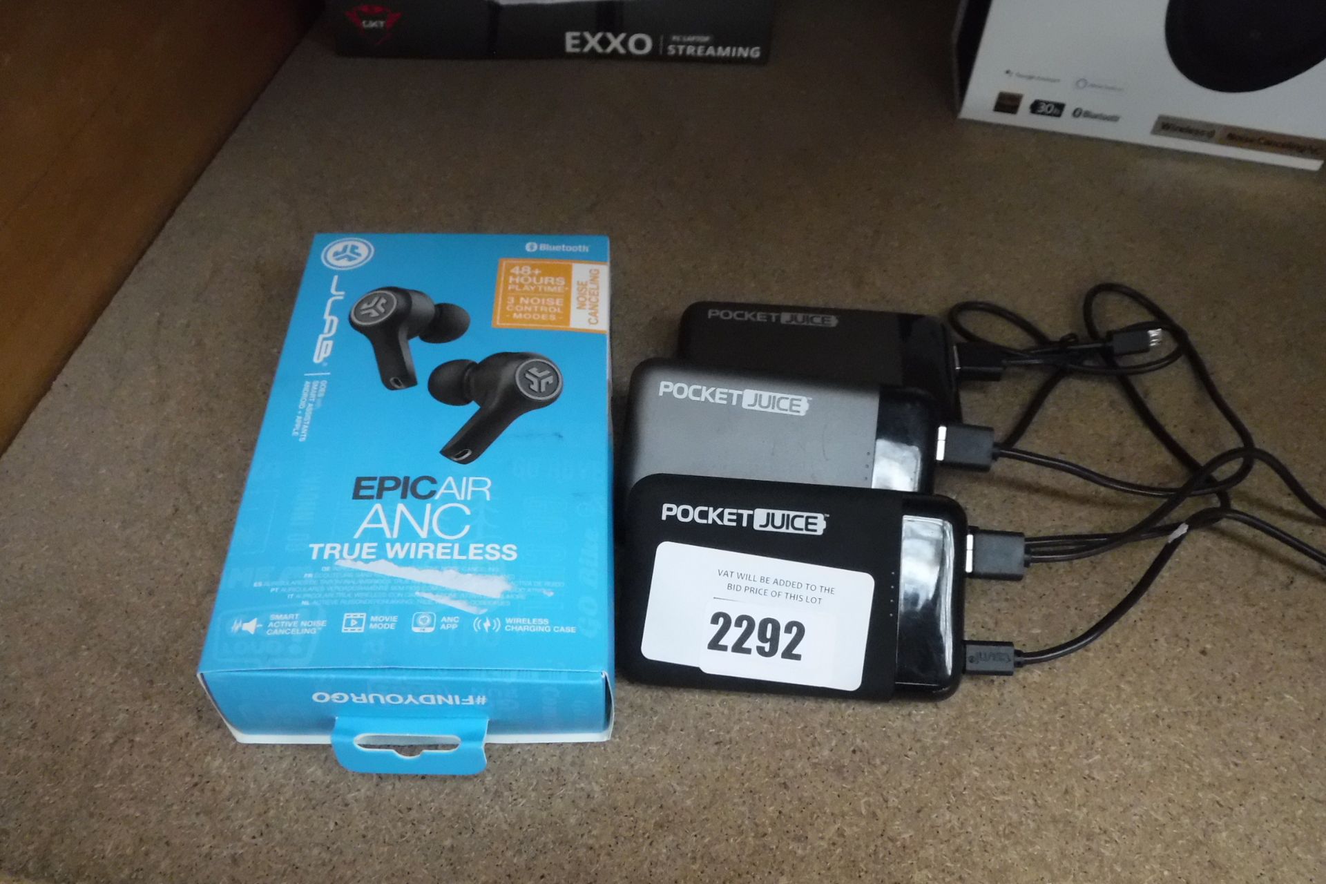 (2507,40) 3 power banks with set of wireless headphones
