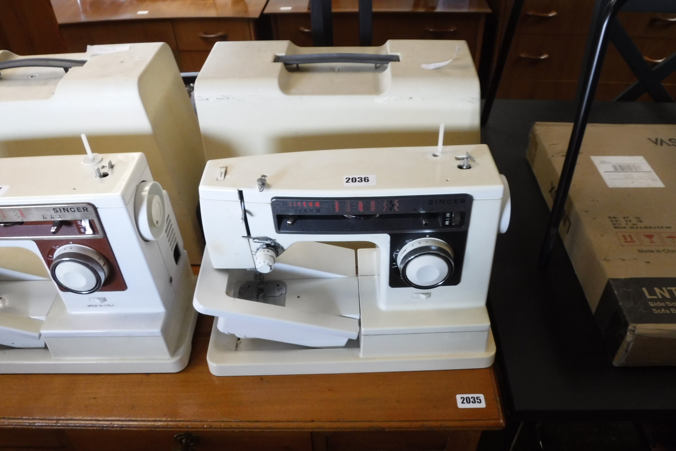 Cased Singer 6136 sewing machine