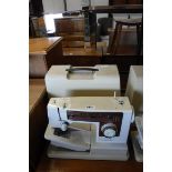 Cased Singer 6105 sewing machine