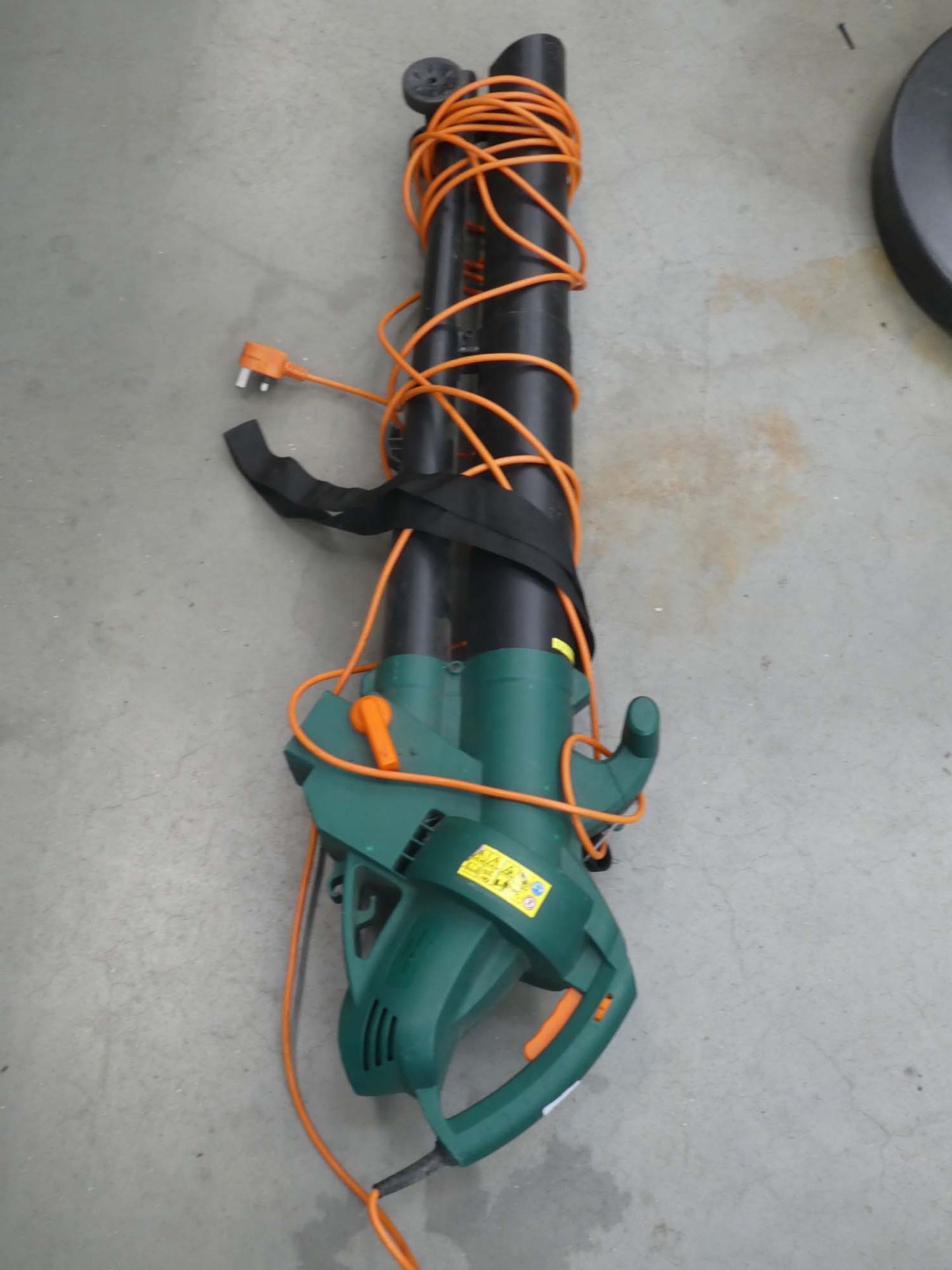 Green electric leafblower